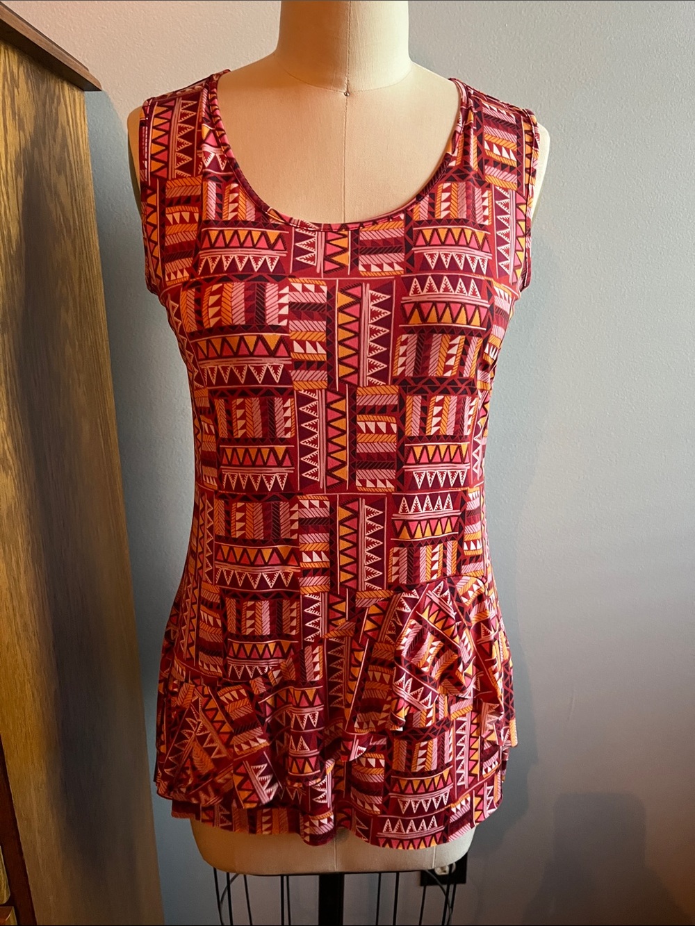 Sunset Rd. Geo Print Peplum Tank Top - Scoop Neck